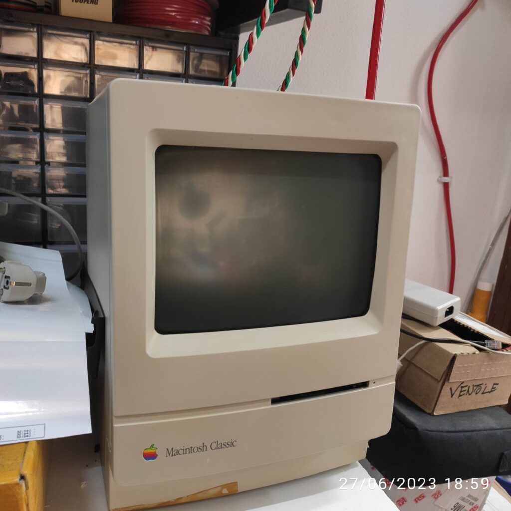 img_20230627_1859287387854318454055105-1024x1024 Restauro Apple Macintosh Classic